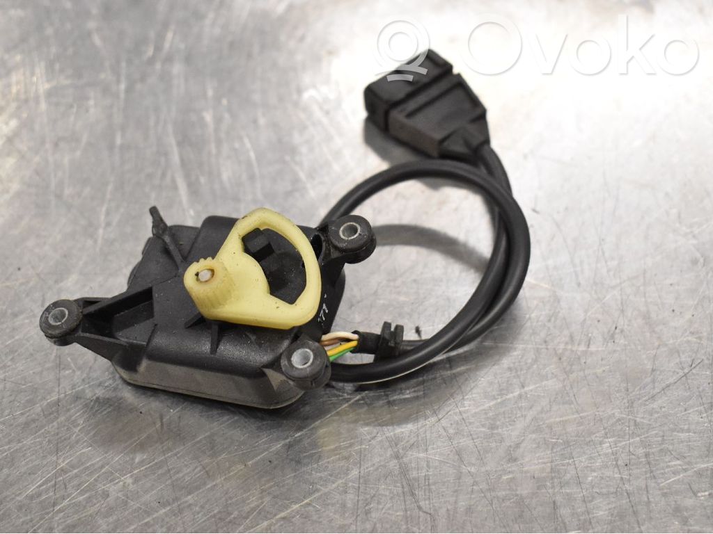 Audi 100 S4 C4 Actuator/motor clapetă debit aer A/C 