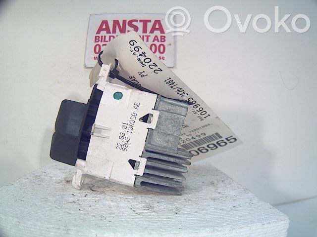 Schalter Warnblinkanlage   98AG13A350AE