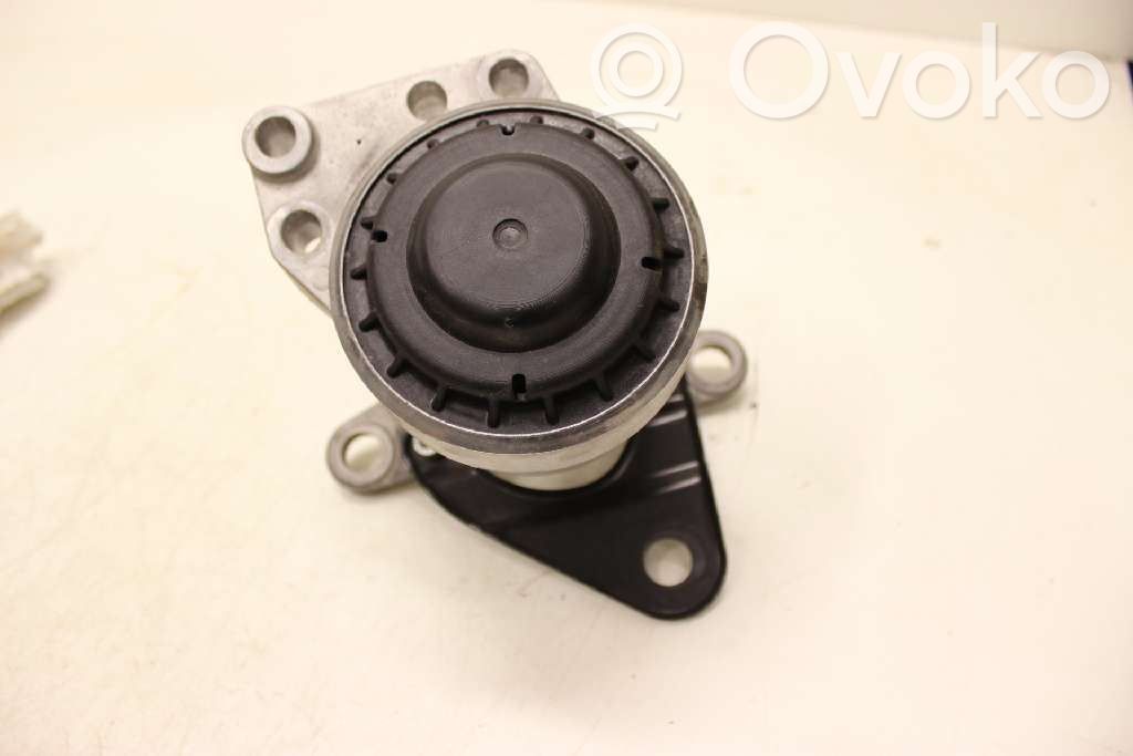 Volvo S60 Engine mount bracket 