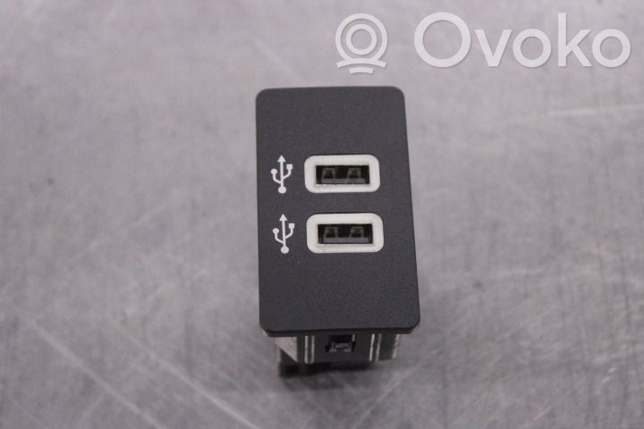 Ford Transit -  Tourneo Connect Enchufe conector USB 