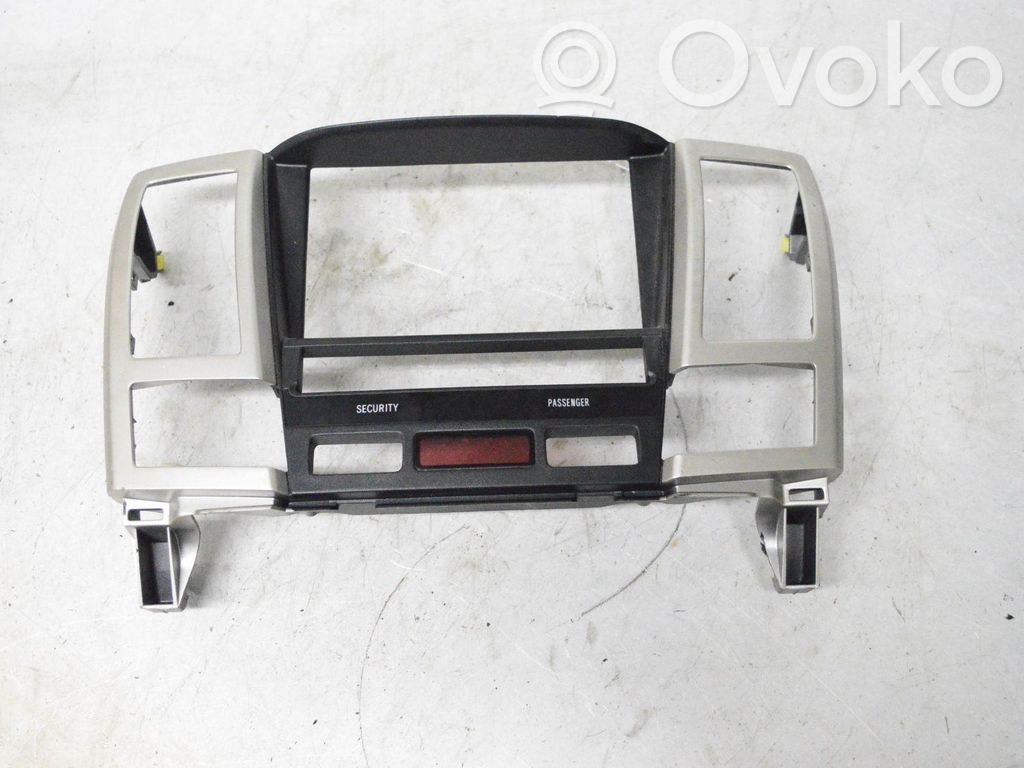 Lexus RX 330 - 350 - 400H Moldura de la unidad delantera de radio/GPS 