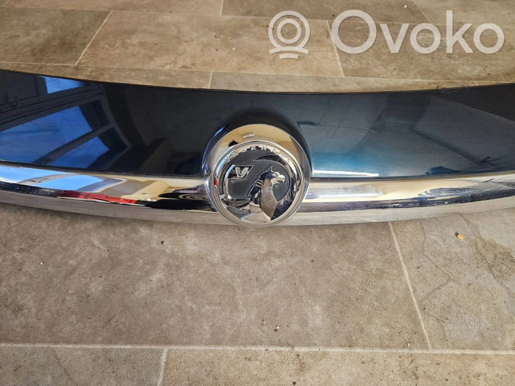 Opel Insignia A Listwa oświetlenie tylnej tablicy rejestracyjnej 