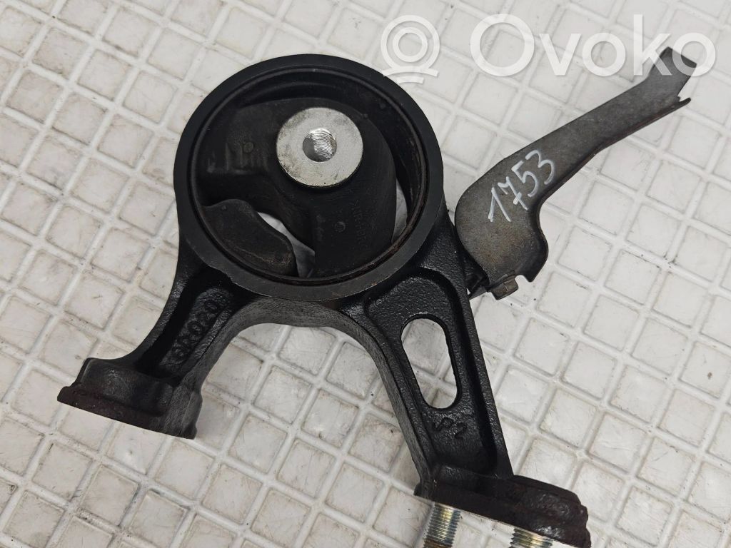 Toyota Avensis T270 Engine mount bracket 