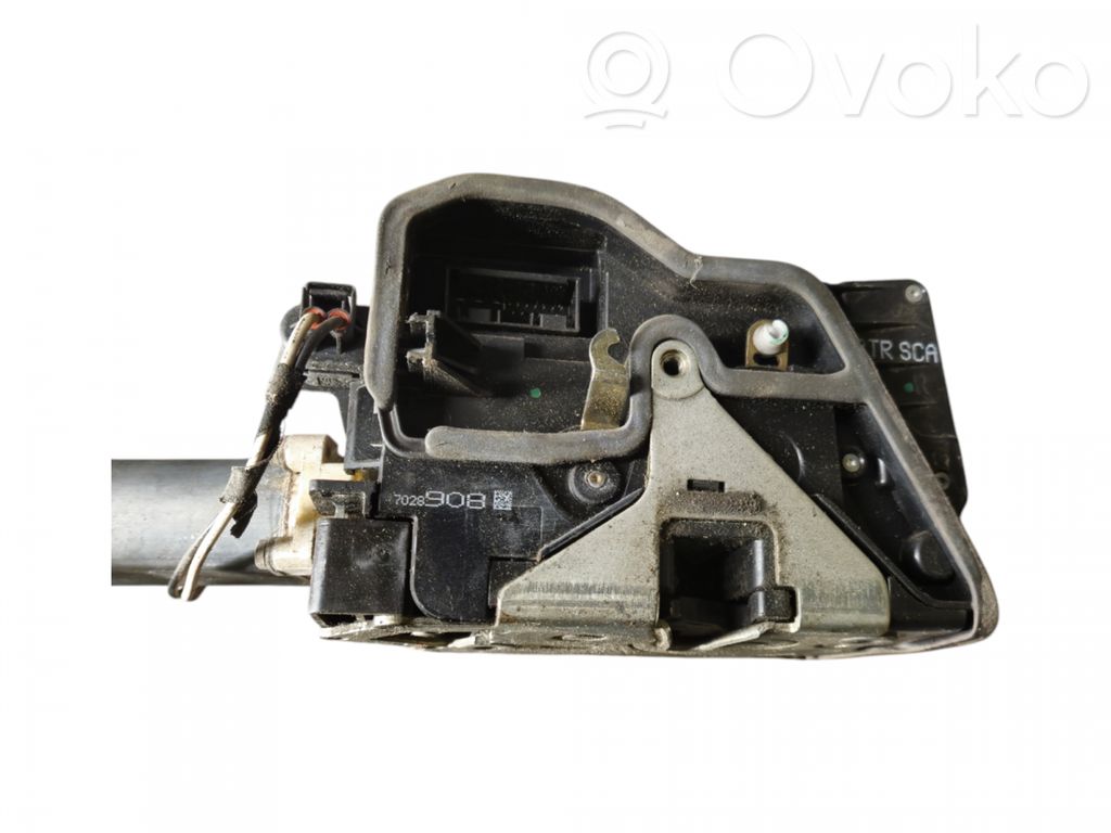 Front door lock   7028908