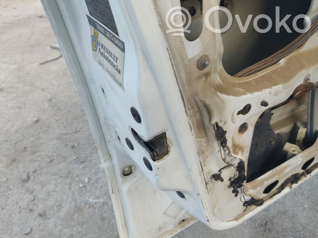 Renault Clio II Priekšpusē slēdzene 