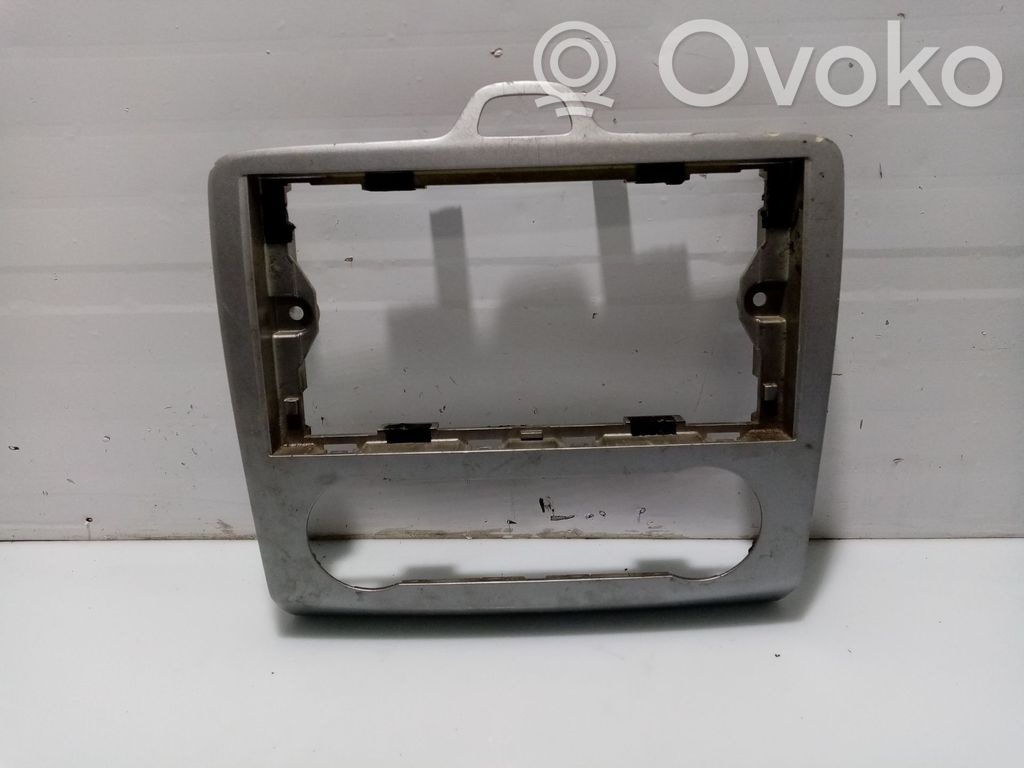 Ford Focus Kita salono detalė 