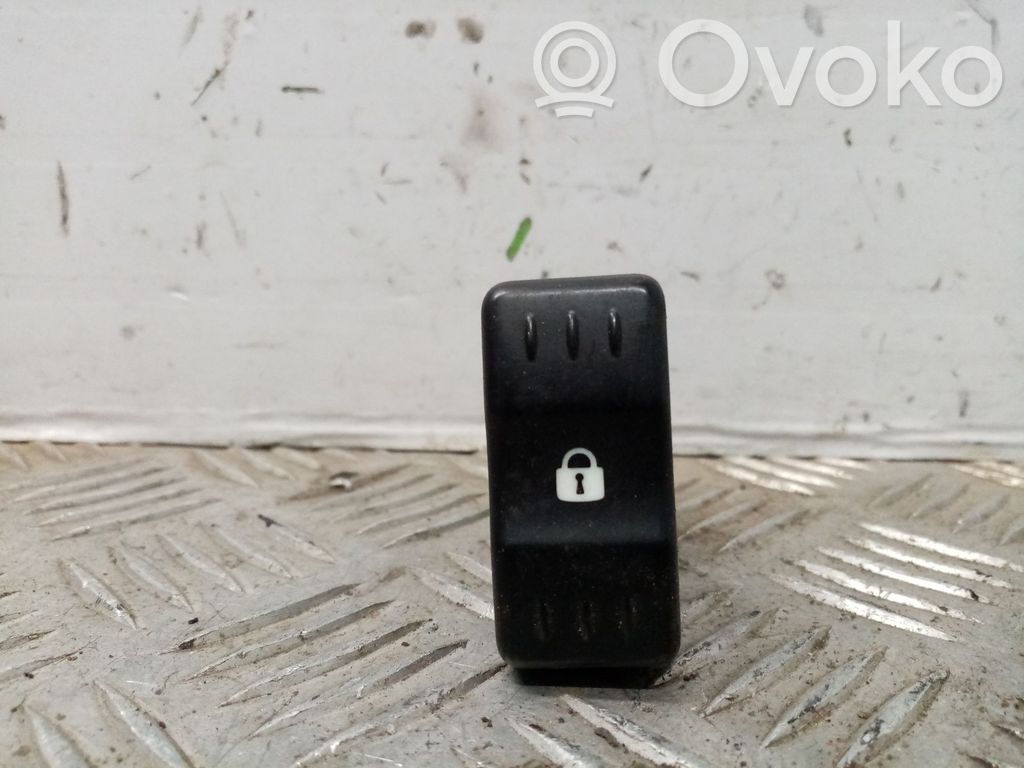 Tailgate opening switch
