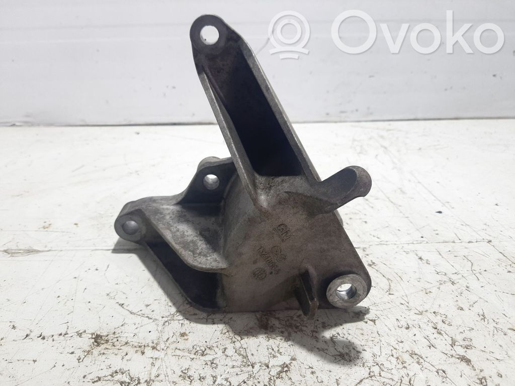Opel Astra H Engine mount bracket 