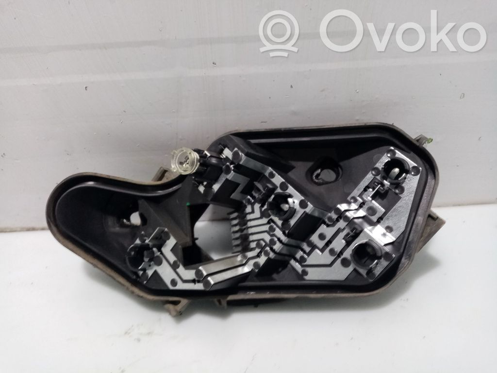 Opel Corsa D Aizmugures spuldzes vāka turētājs 