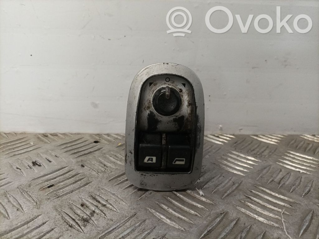 Peugeot 206+ Interruptor del elevalunas eléctrico 