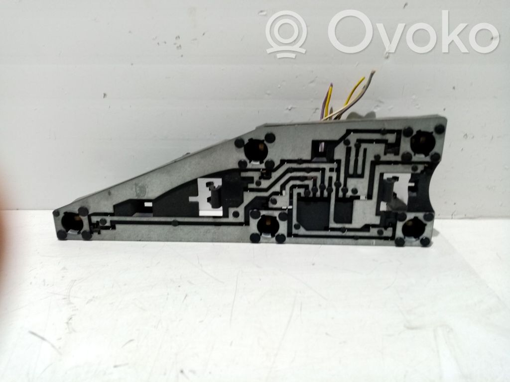 Peugeot 406 Aizmugures spuldzes vāka turētājs 