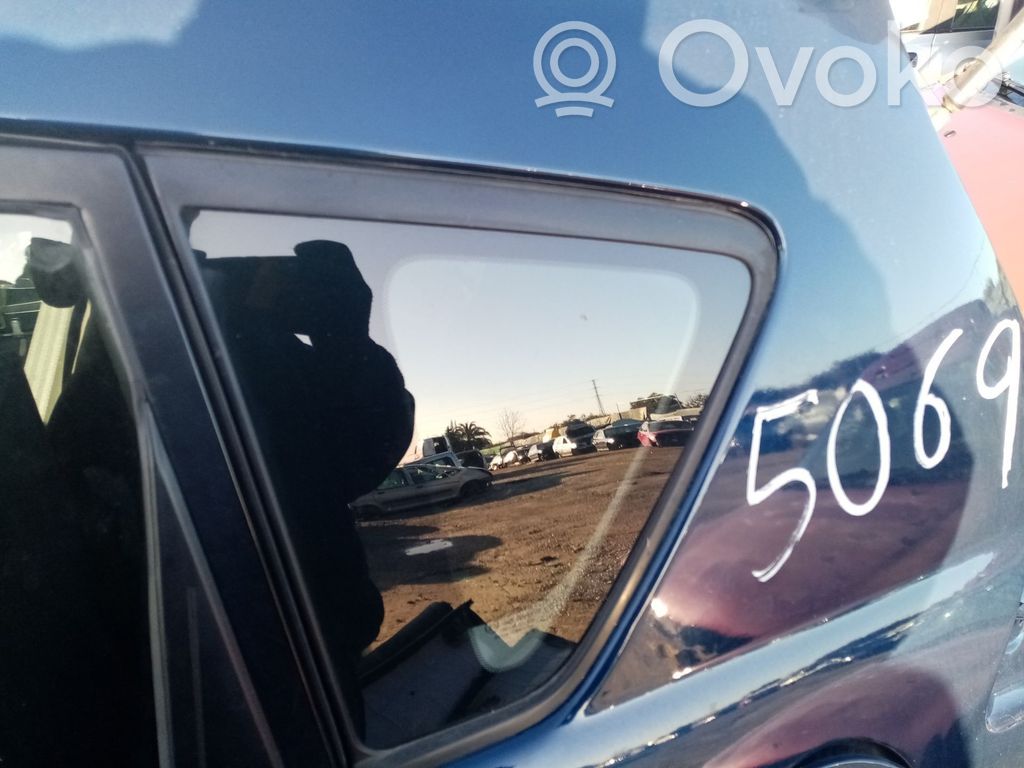 Rear side window   627200F010