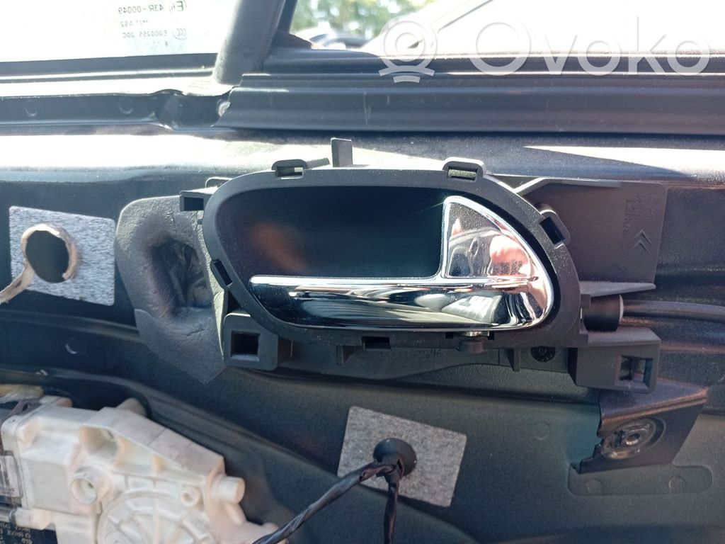 Peugeot 407 Front door interior handle 
