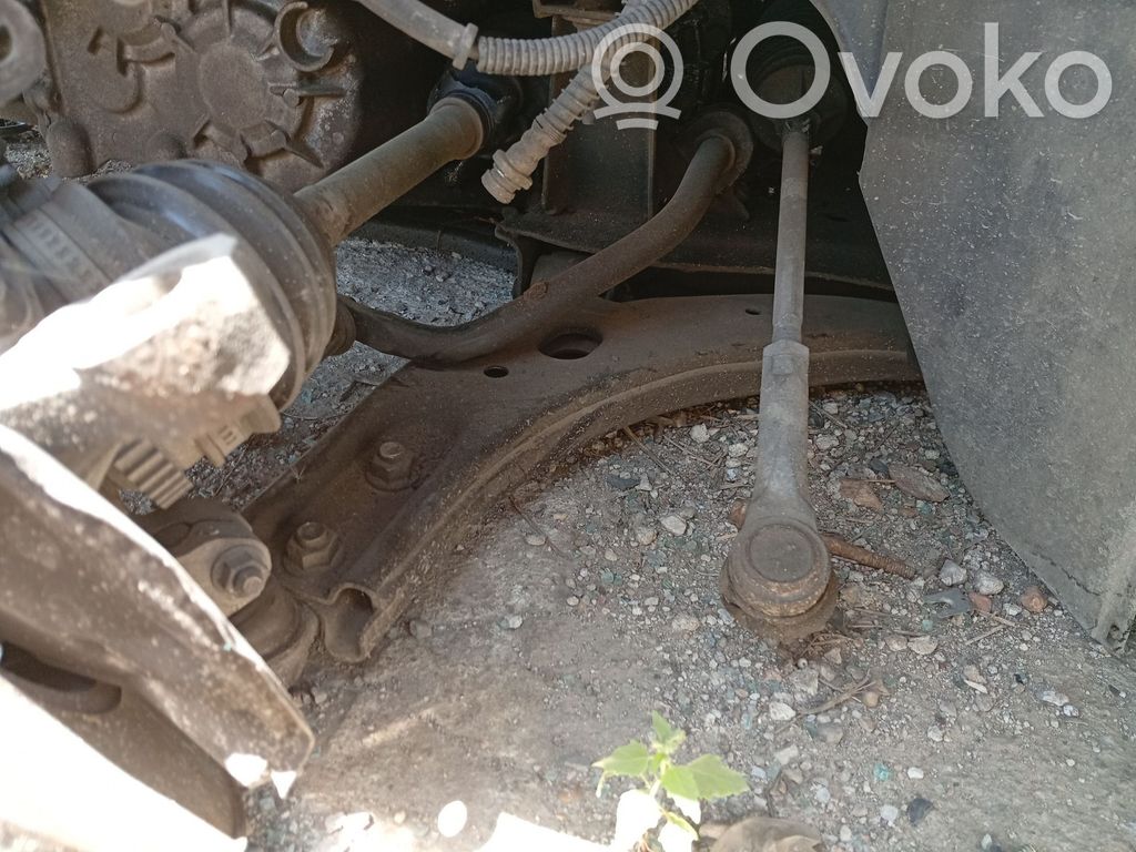 KIA Carens I Wahacz przedni 
