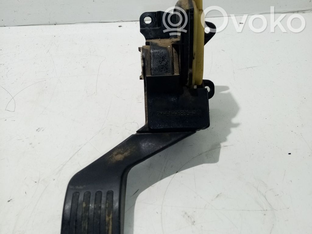 Akceleratoriaus pedalas   2M519F836AC