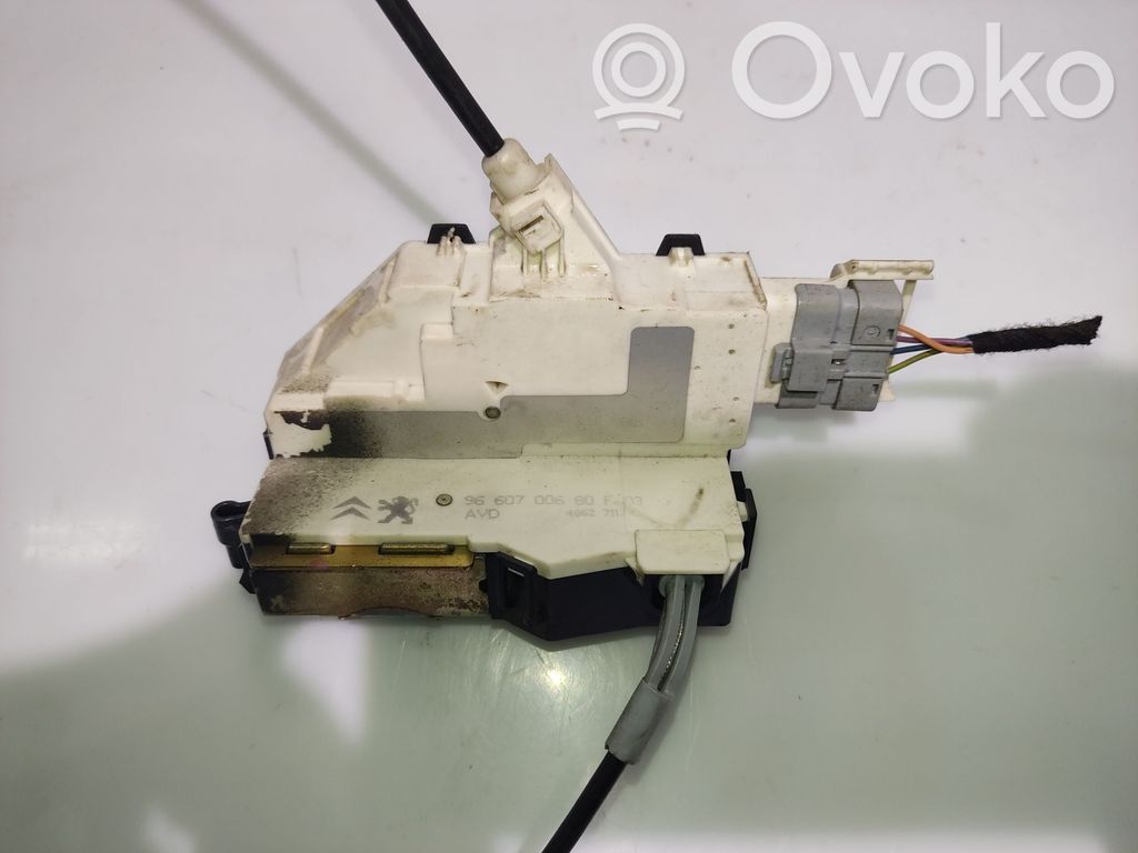 Citroen C4 I Picasso Front door lock 