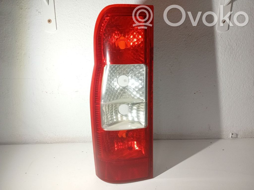 Ford Transit Aizmugurējais lukturis virsbūvē 
