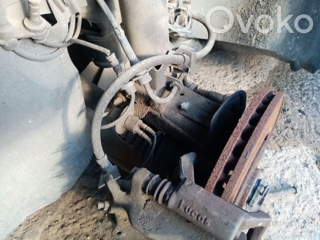 Peugeot 406 Fusée d'essieu de moyeu de la roue avant