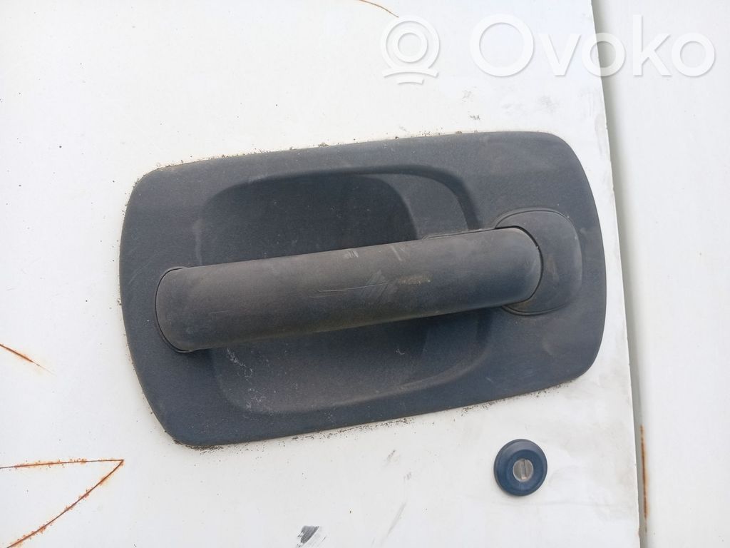 Nissan Atleon Manecilla externa puerta delantera 