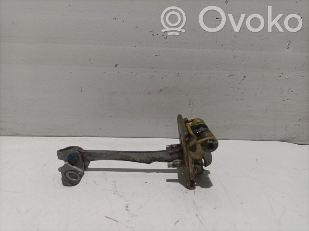 Citroen C5 Takaoven pidätin 