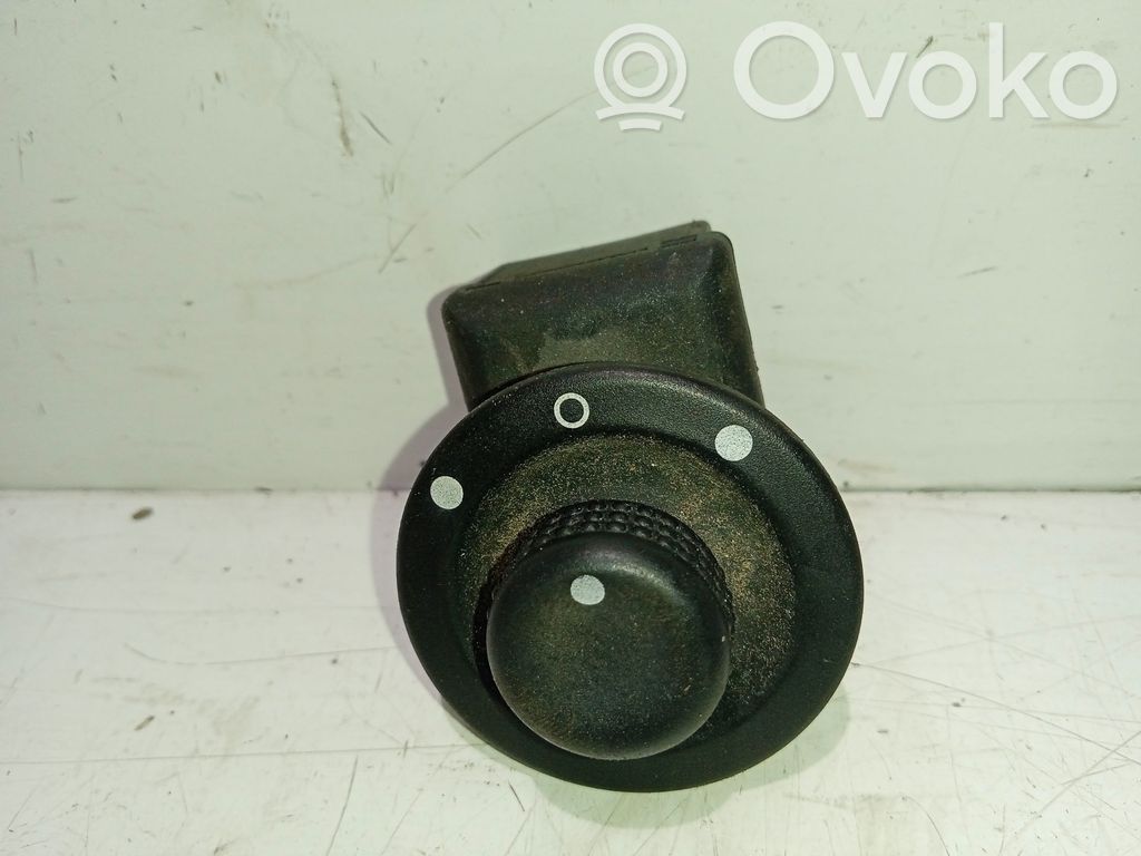 Renault Megane I Wing mirror switch 