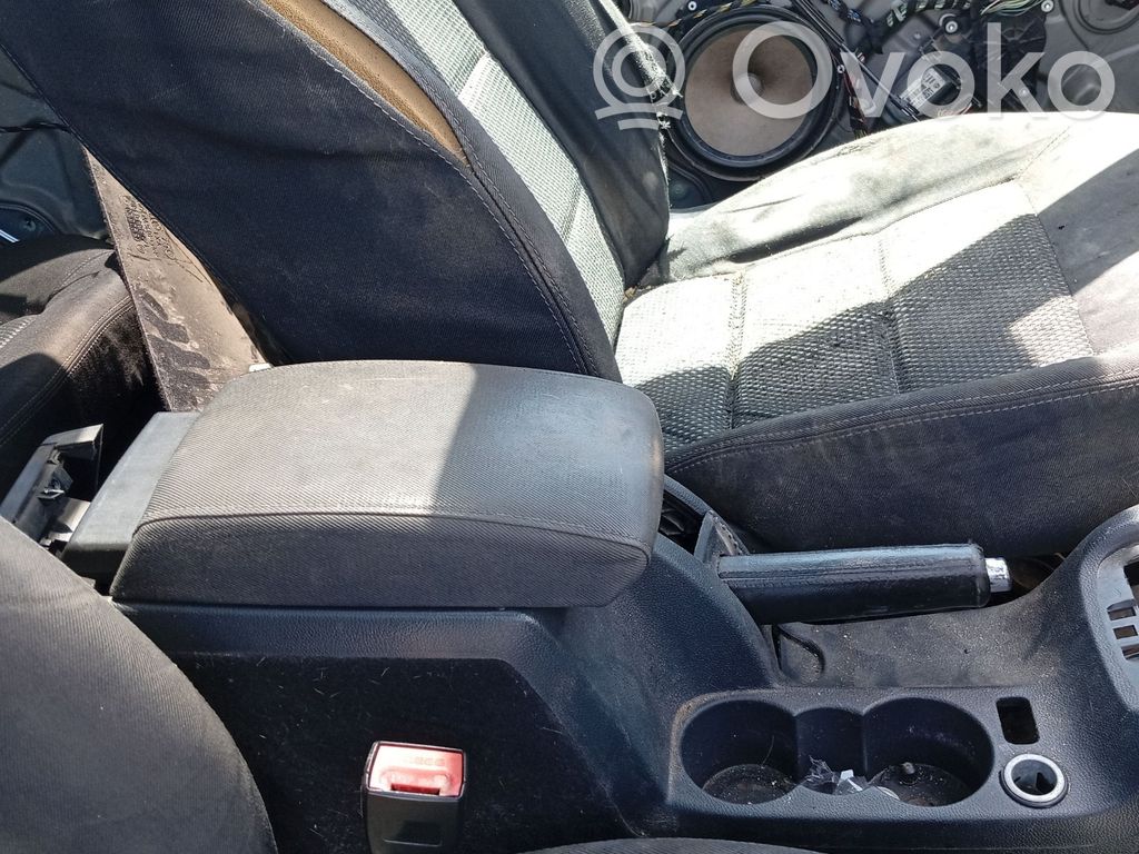Podłokietnik tunelu środkowego   1Z0864207A16V