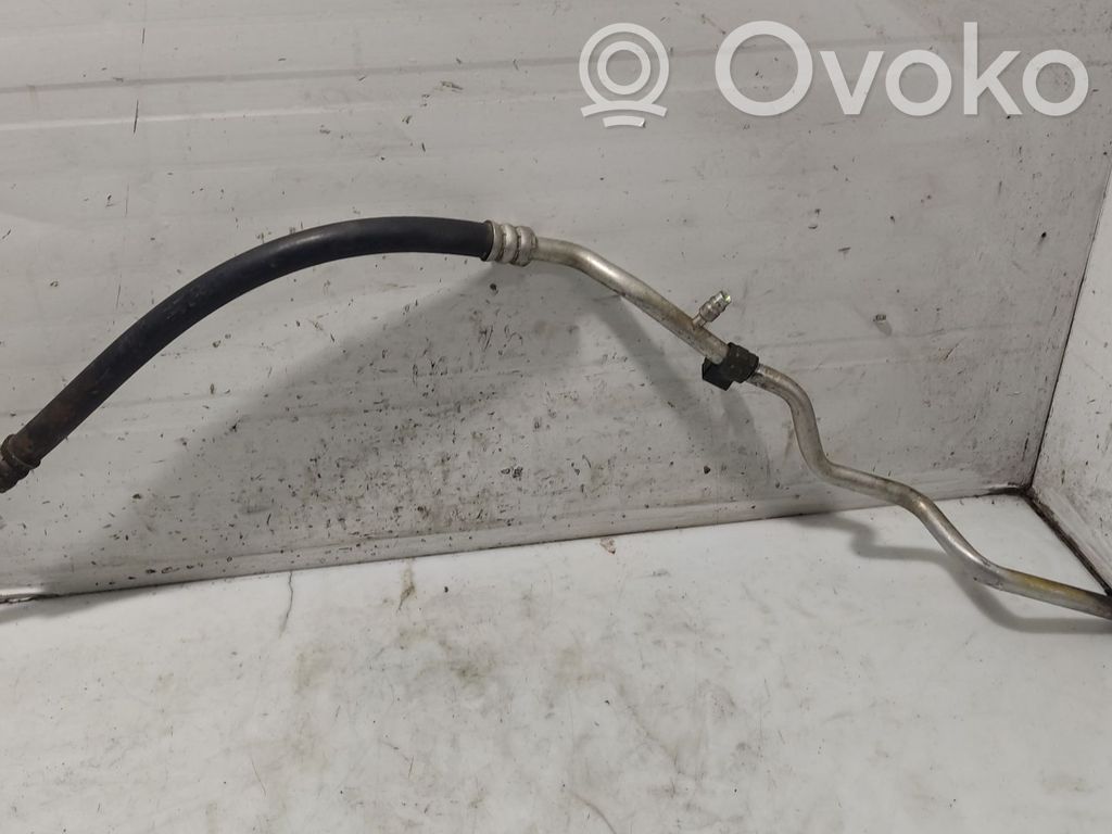 Nissan Primera Durite de refroidissement tube