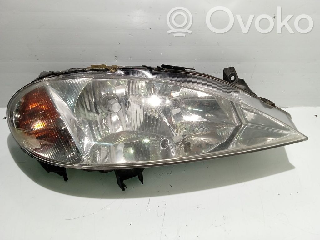 Renault Megane II Lampa przednia 