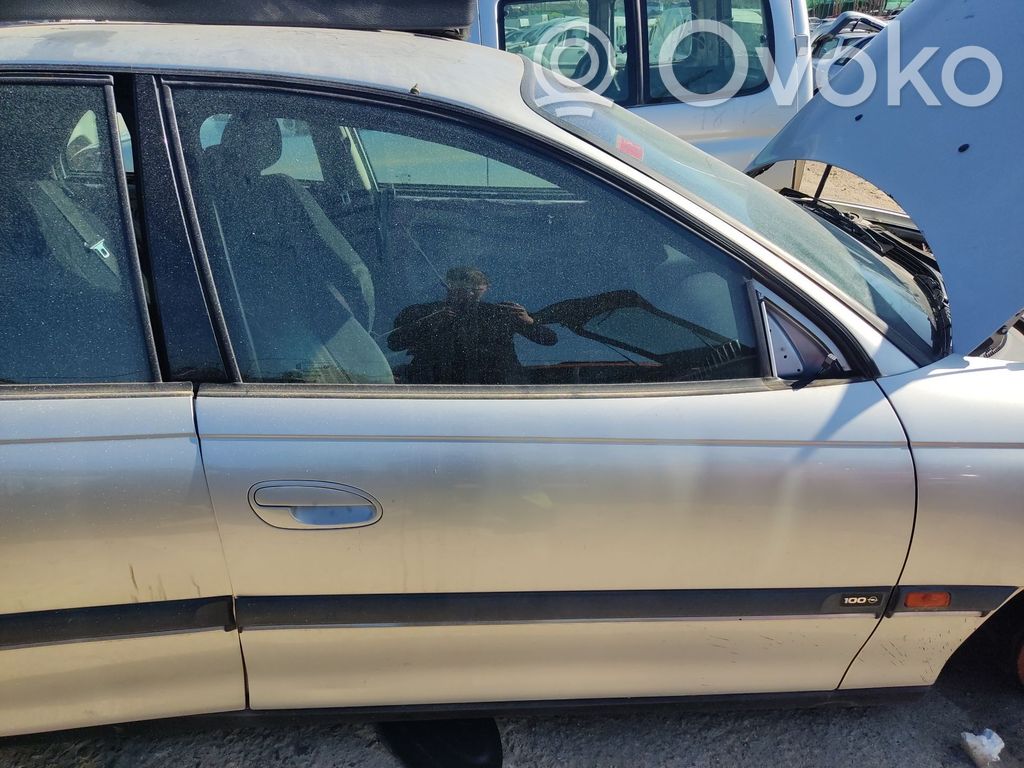 Opel Omega B1 Puerta delantera 