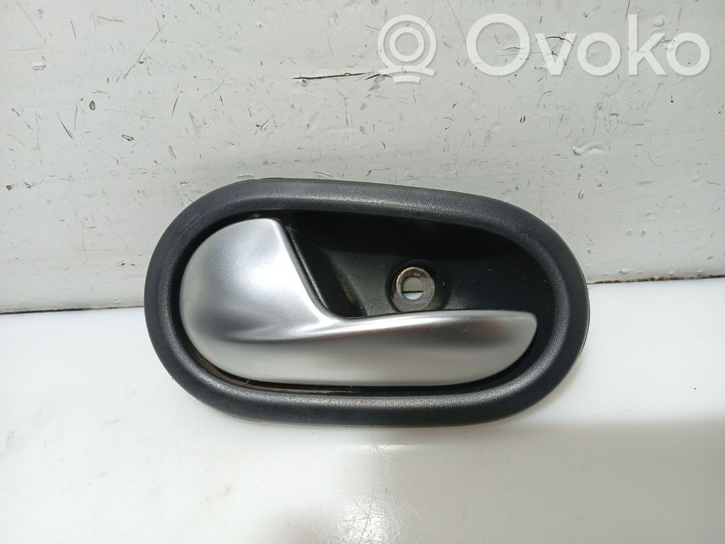 Dacia Sandero Manecilla interna puerta trasera 