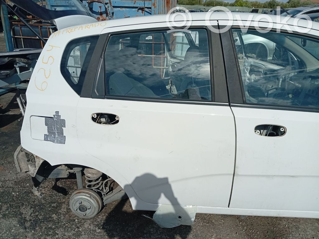 Chevrolet Aveo Puerta trasera 