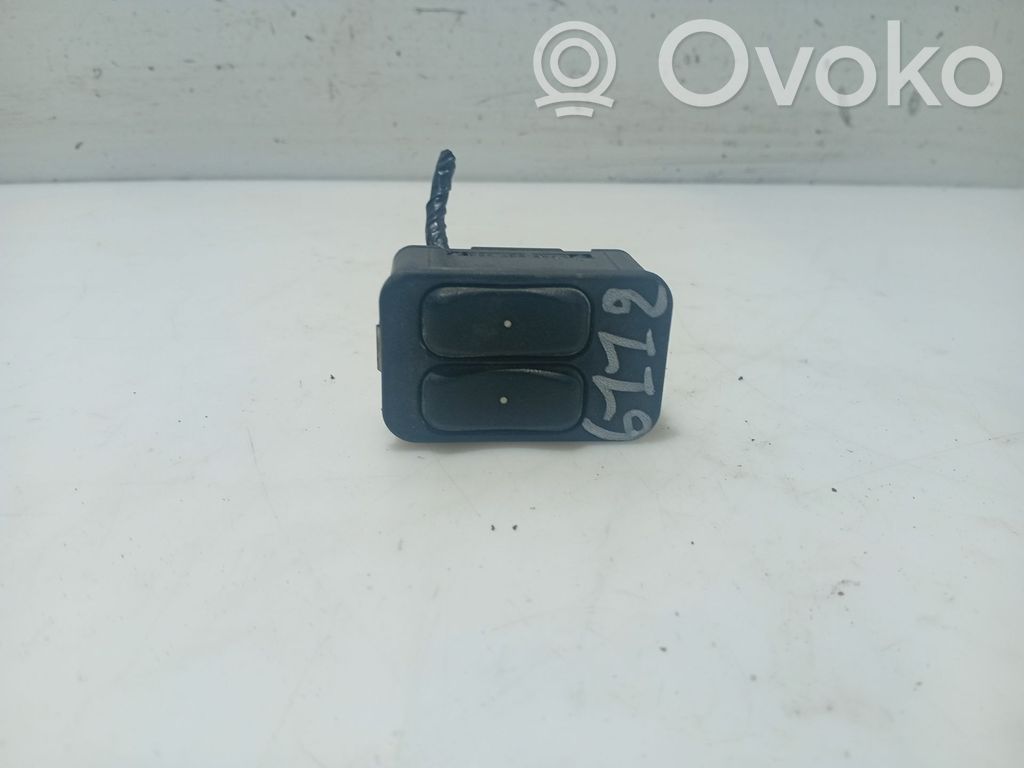 Opel Zafira A Electric window control switch 
