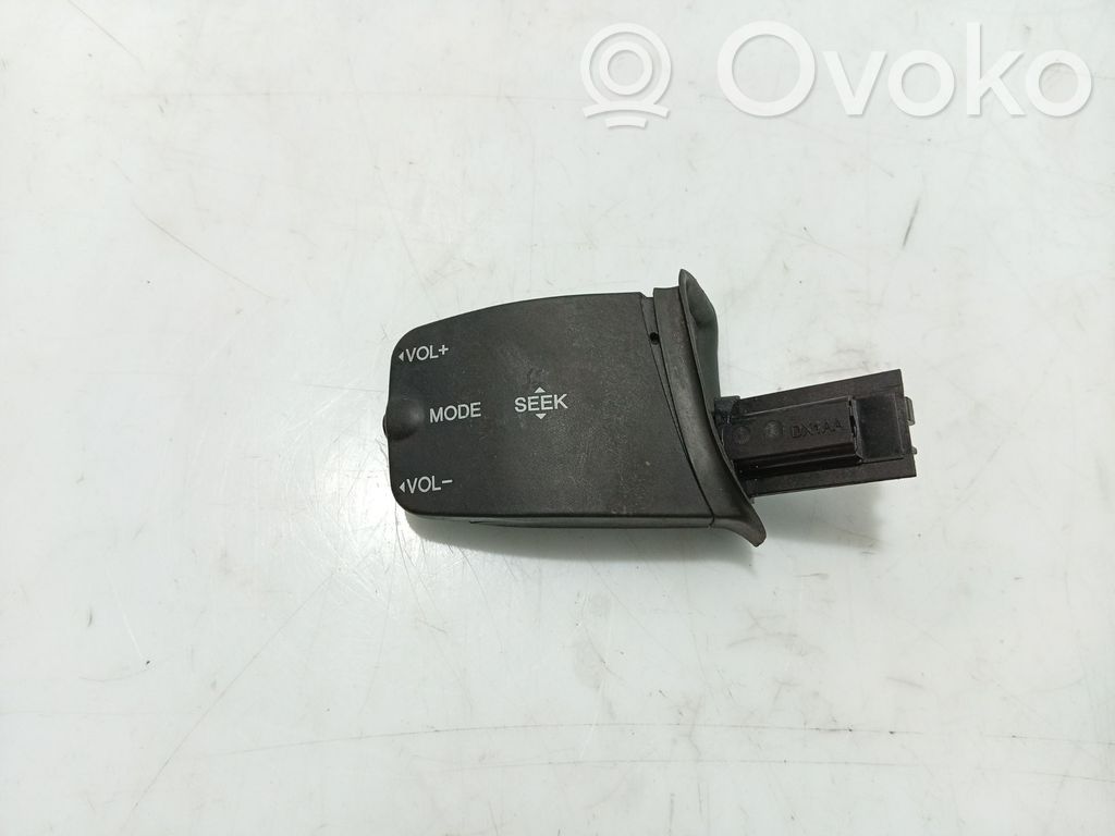 Ford Focus Steering wheel buttons/switches 