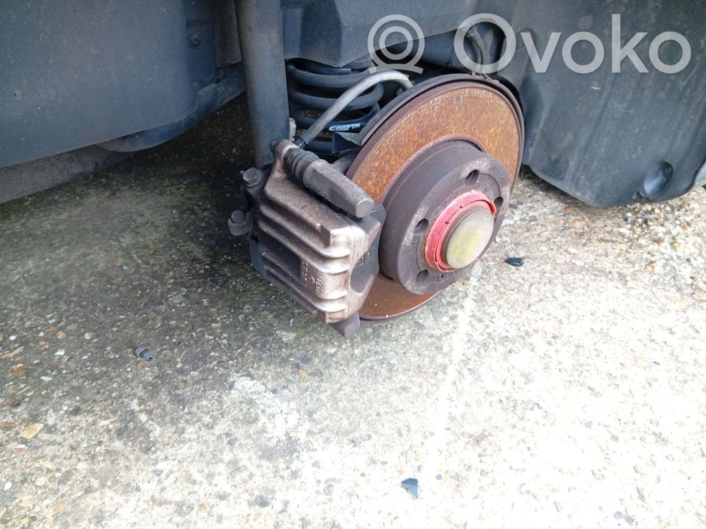 Seat Leon (1M) Jarrusatulan tyynyn pidike takana 
