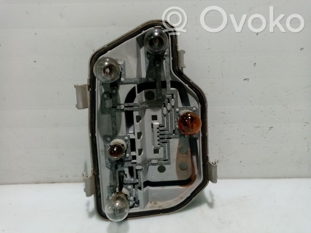 Volkswagen Polo Aizmugures spuldzes vāka turētājs 