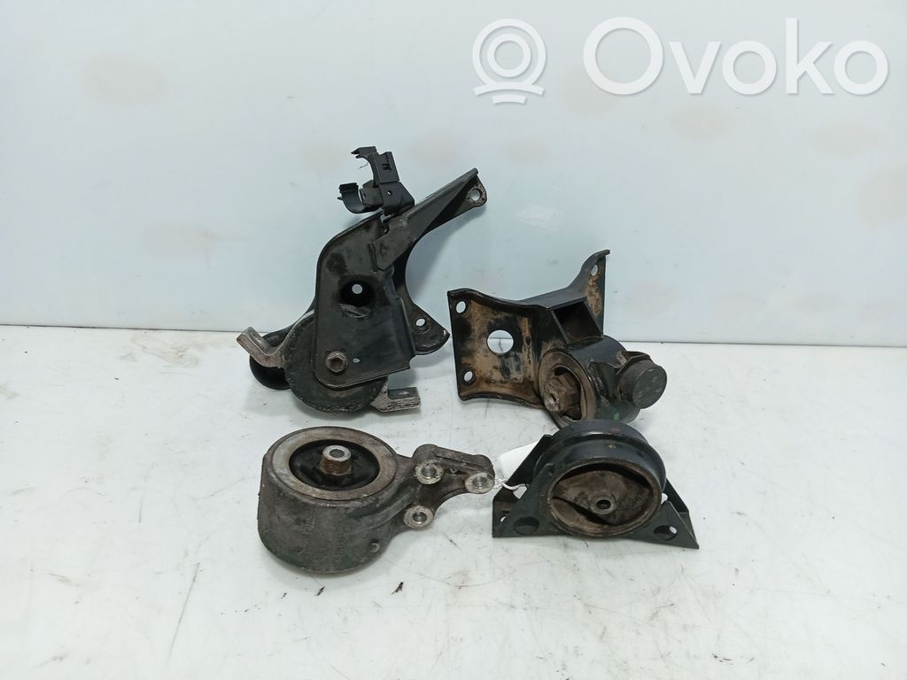 Nissan Primera Supporto di montaggio del motore 