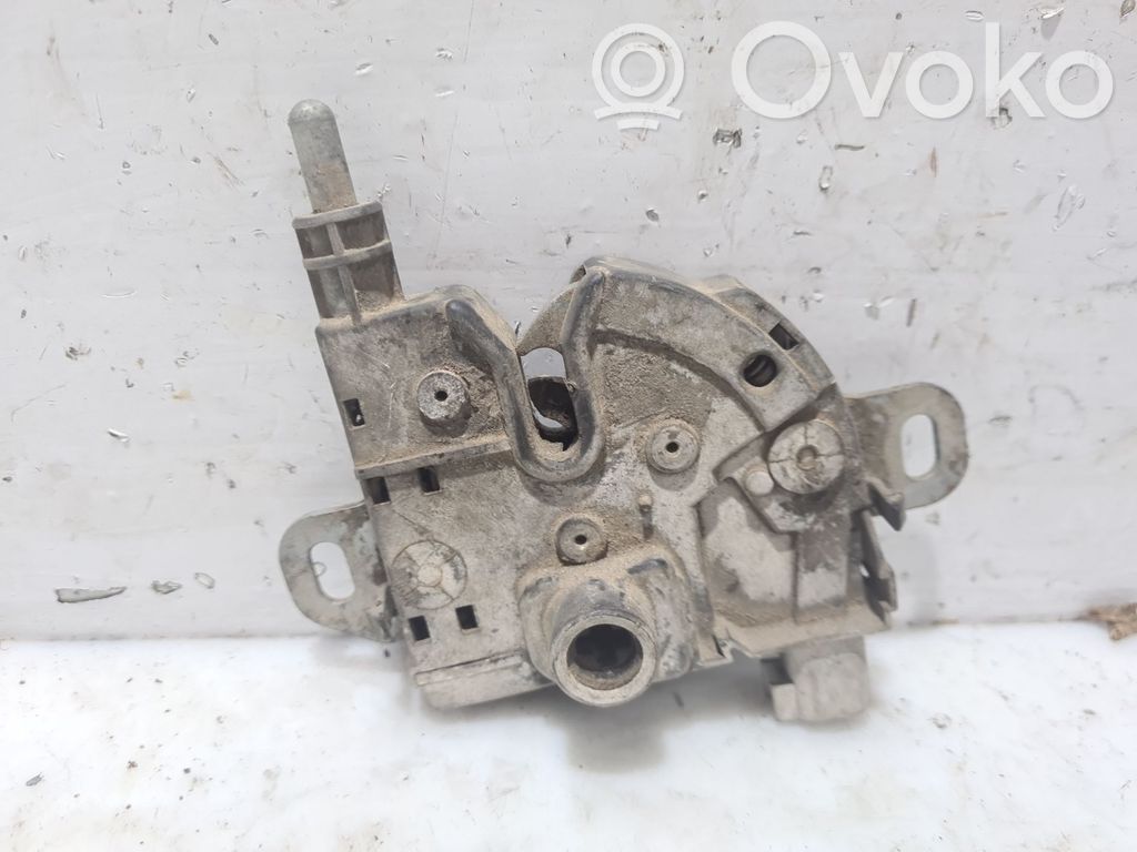 Ford Focus Tie down hook / loop 