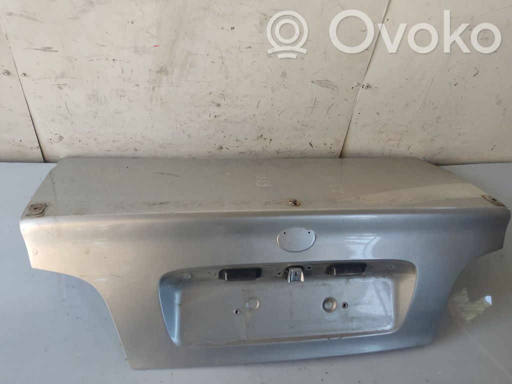 Toyota Avensis T220 Tylna klapa bagażnika 