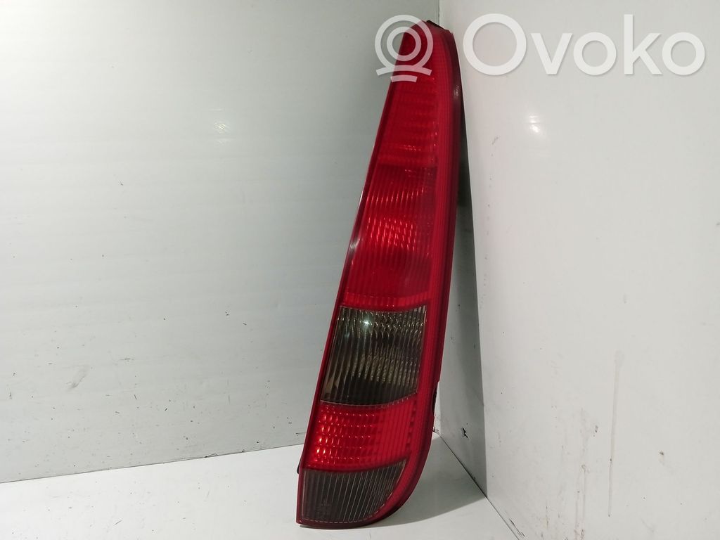 Ford Fiesta Aizmugurējais lukturis virsbūvē 