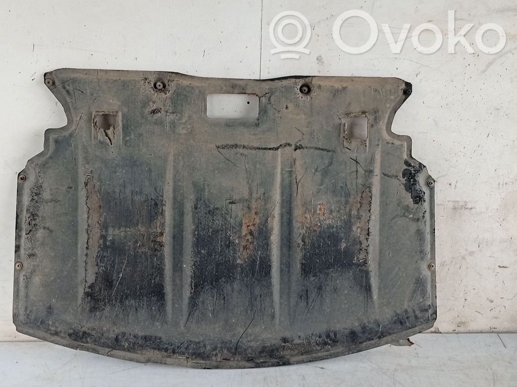 BMW 5 E60 E61 Variklio dugno apsauga 