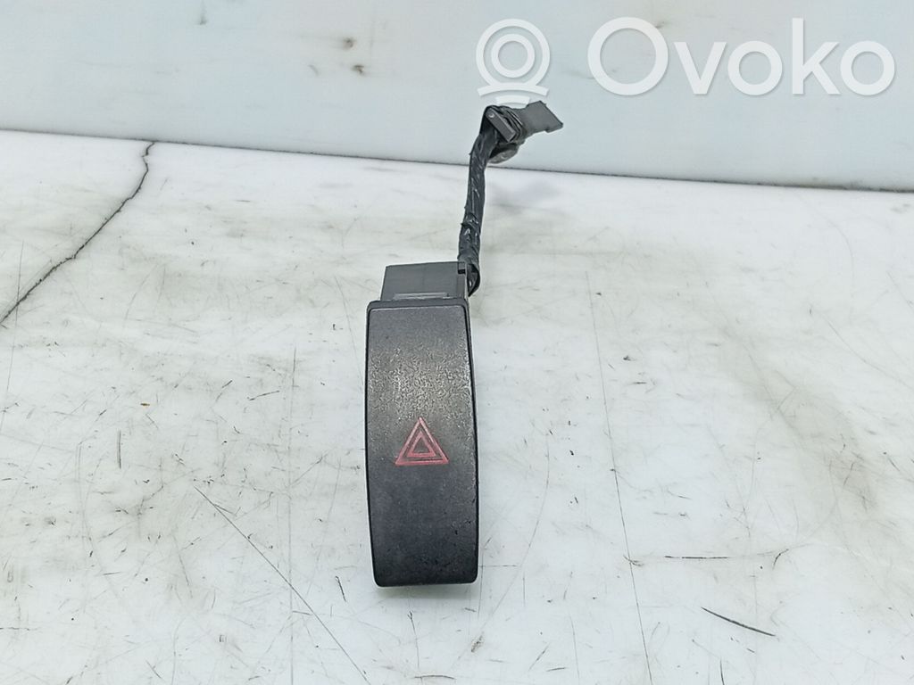 Botón interruptor de luz de peligro   GS1D664H0A,03099700