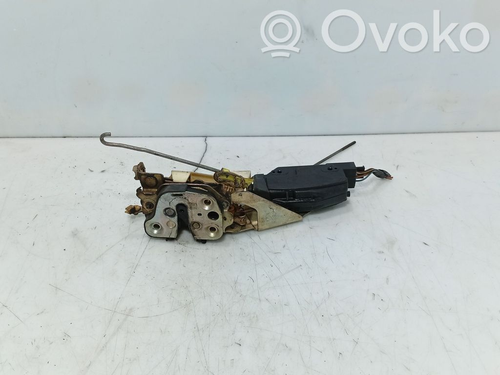 Opel Omega A Front door lock 