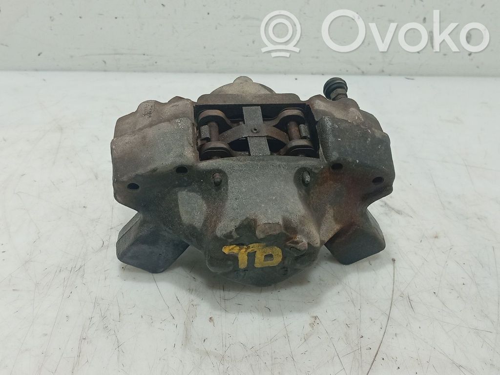 Volvo C70 Jarrusatulan tyynyn pidike takana 
