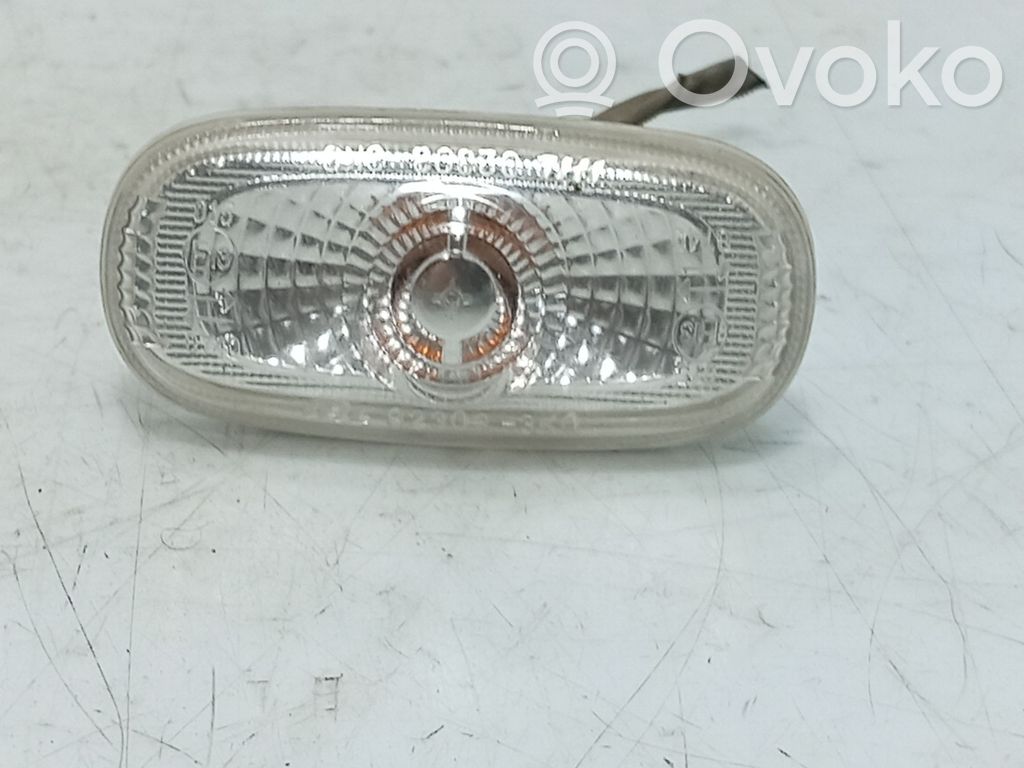 KIA Carens II Kierunkowskaz przedni 