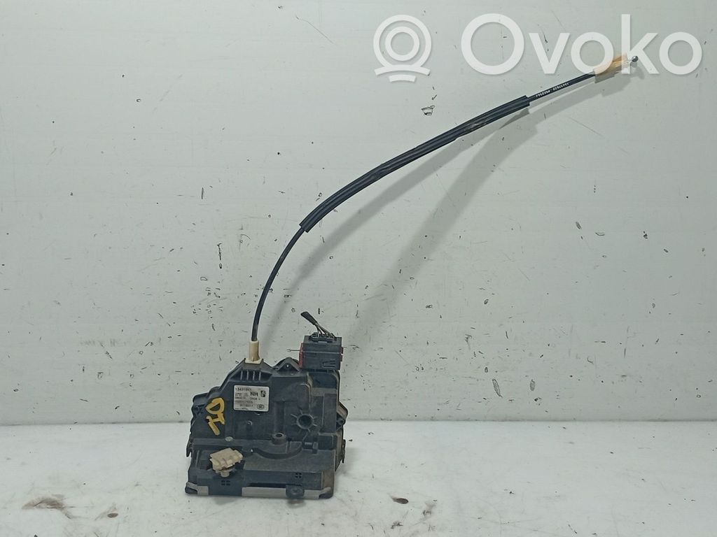 Opel Corsa E Front door lock 