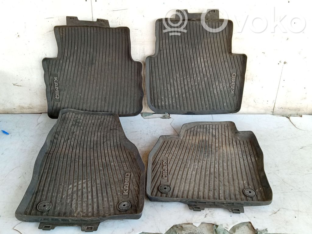 Skoda Kamiq Capac lateral zonă picioare 