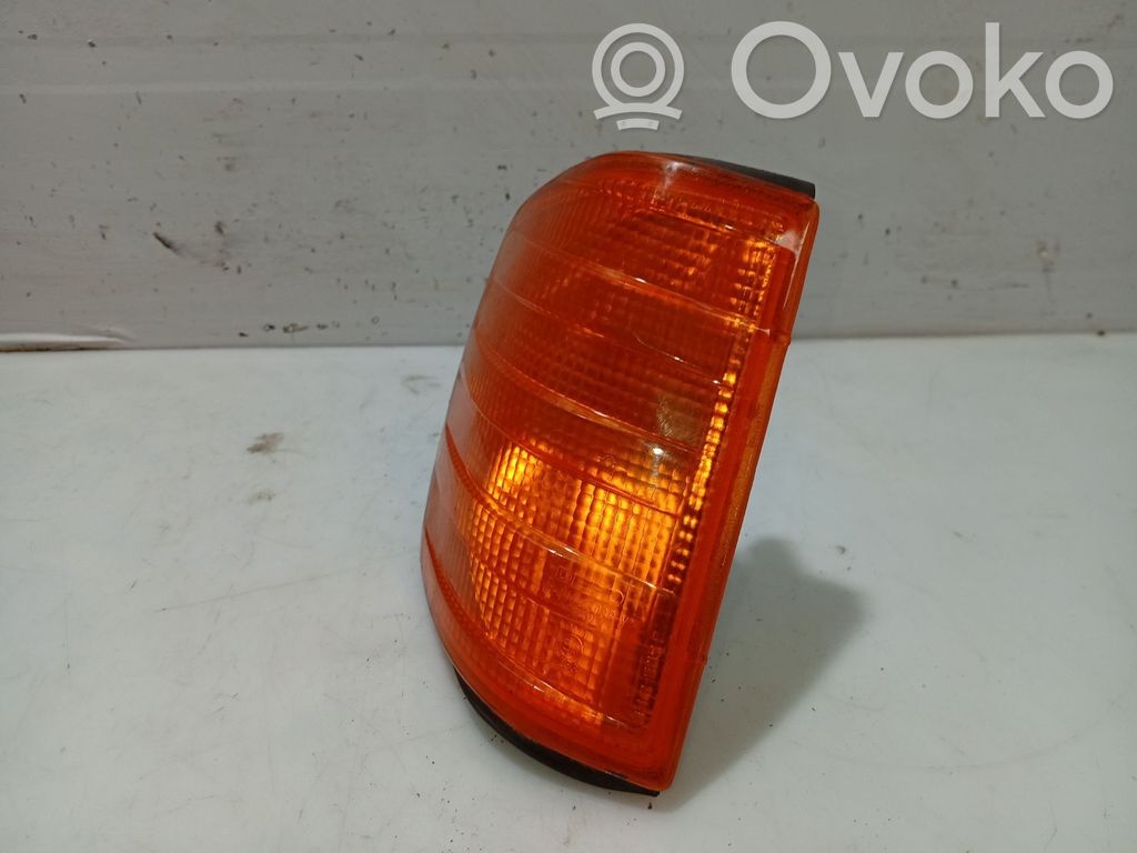 Mercedes-Benz 190 W201 Kierunkowskaz przedni 