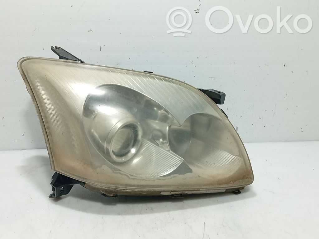 Toyota Avensis T250 Phare frontale