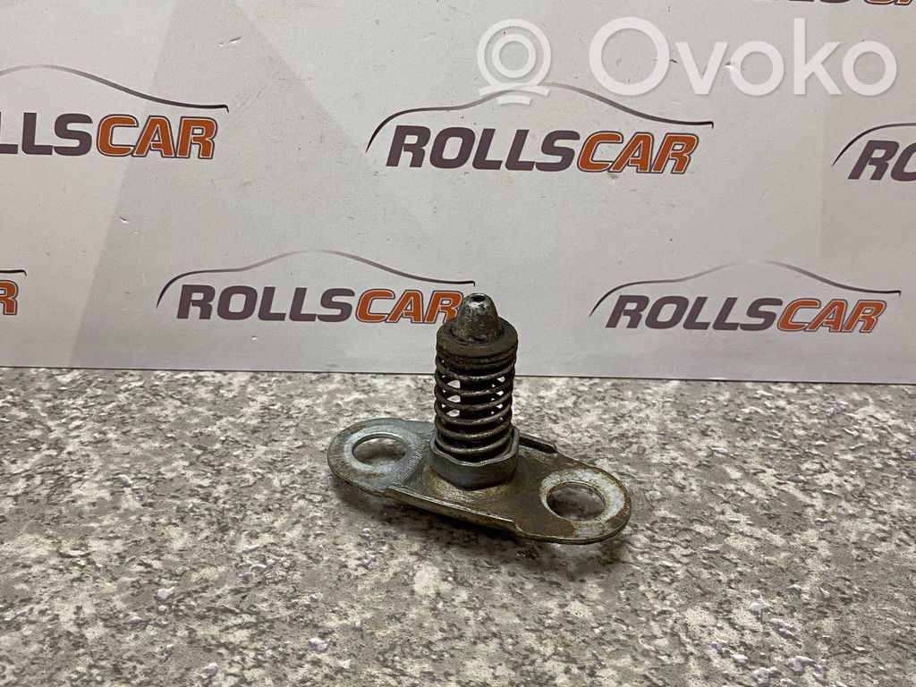BMW 3 E46 Kilpa variklio dangčio spynos 
