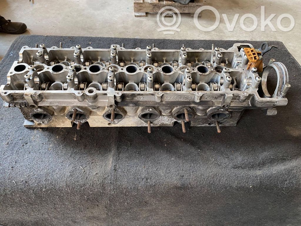 BMW 7 E38 Engine head 